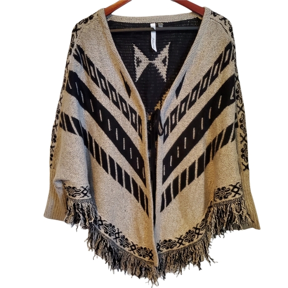NEW New York Collection Southwestern Tie Front Poncho Sweater - Picture 8 of 11